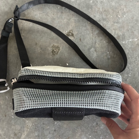 Acne Studios wool mesh clear White messenger camera zip Crossbody Bag - Picture 2 of 6